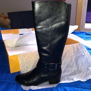 Unisa black boot. Size 7 1/2 women.